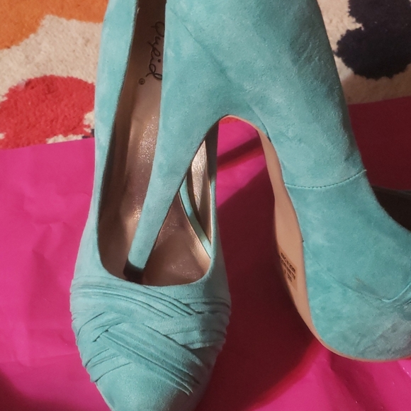 Suede teal qupid heels - Picture 2 of 3
